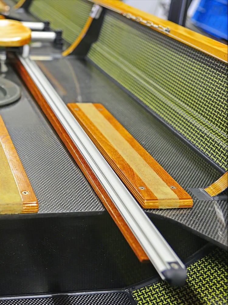 Loopplanken naast de slidings in Baumgarten C-boot