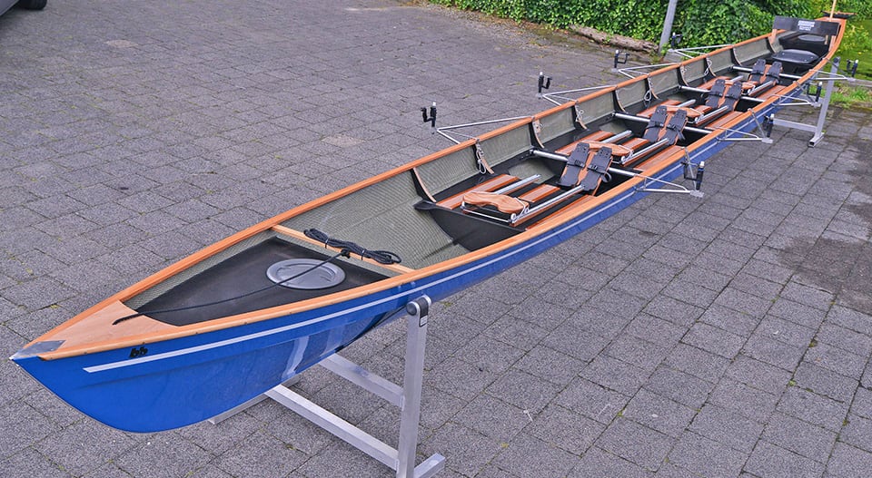 Baumgarten D4x+ – extreem stabiele vierpersoons toerroeiboot met luchtkasten Baumgarten D4x+ extra brede toerroeiboot met luchtkasten voor en achter en onder de roeiplaatsen