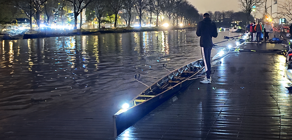 Navisafe lamps on rowing boats in darkness